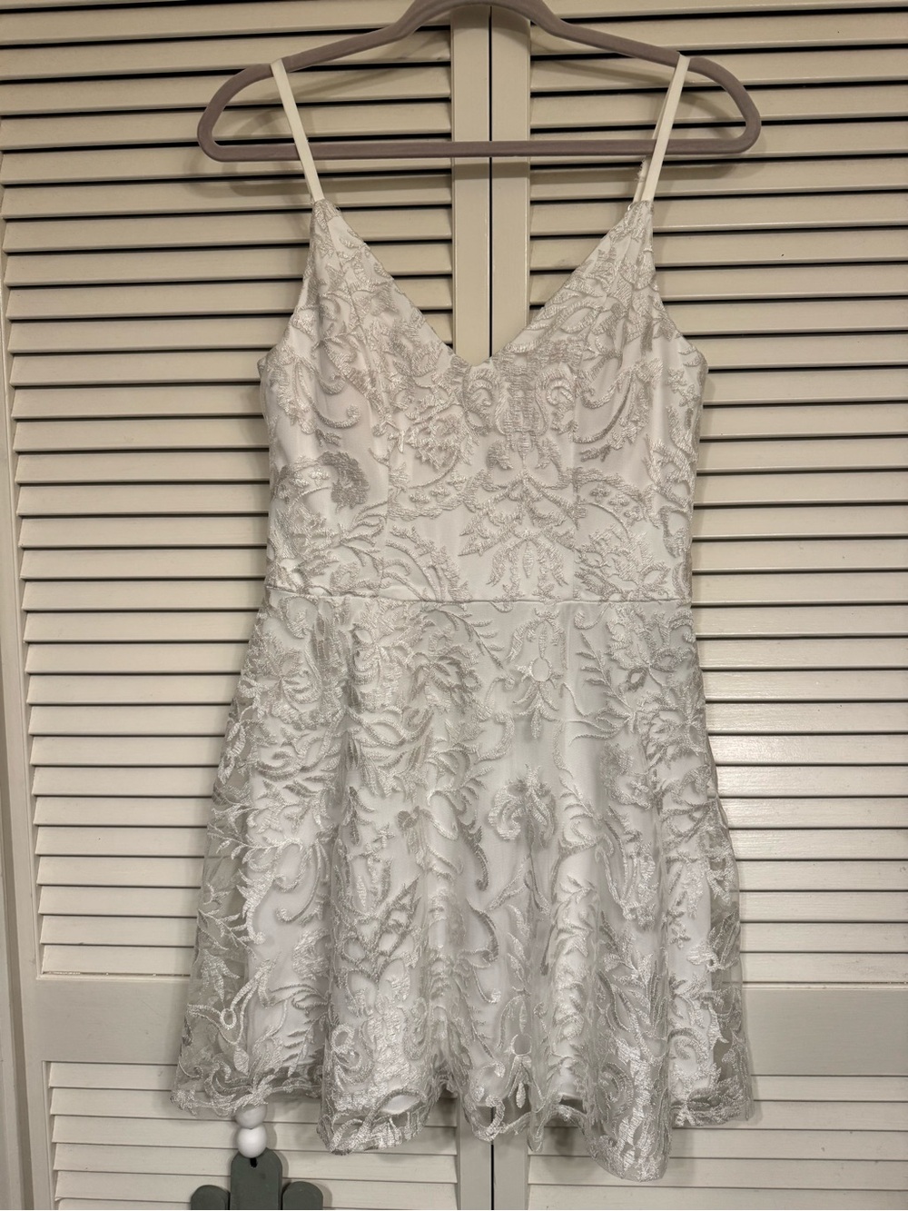 Elegant White Embroidered A-Line Spaghetti Strap Dress size 9